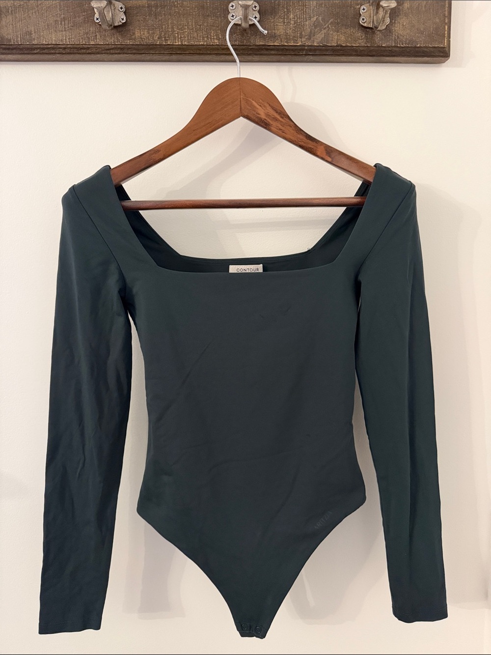 Aritzia CONTOUR Long Sleeve Square Neck Bodysuit — Deep Green S